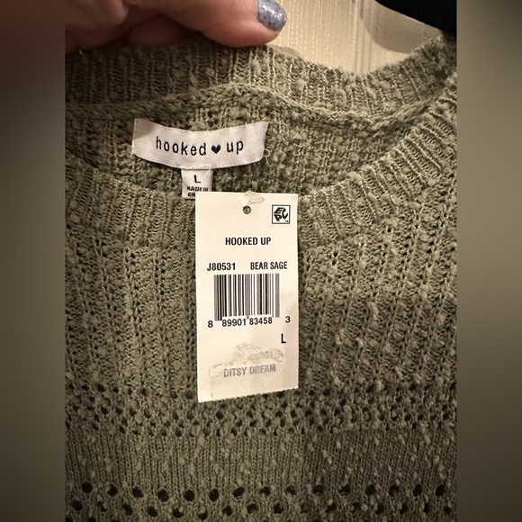 Hooked Up by IOT Textured Knit Sweater in Olive - Picture 4 of 5